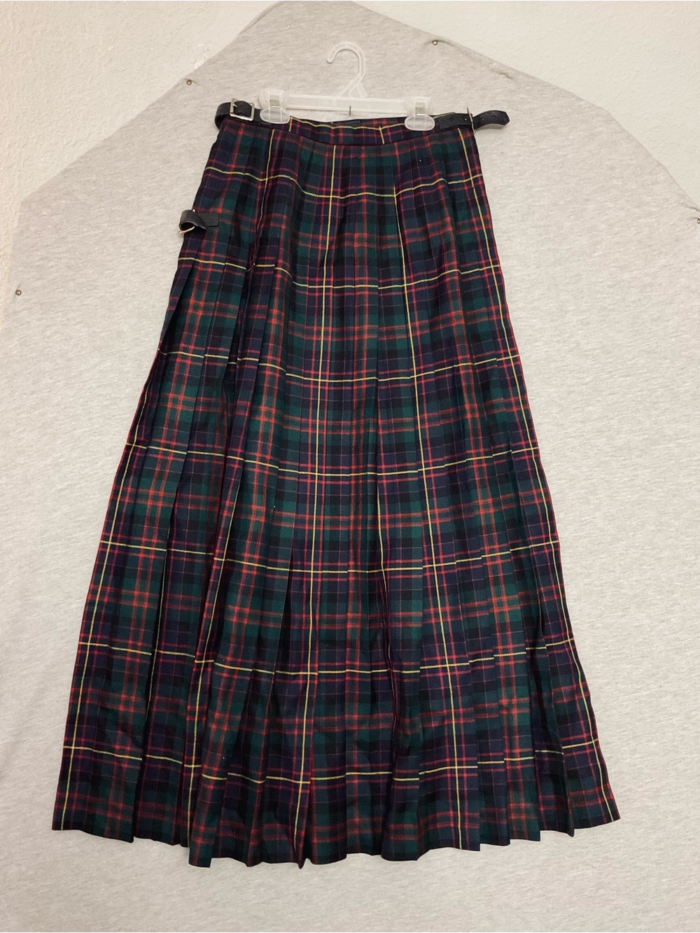 Vintage LOCHCARRON OF SCOTLAND 100% Wool Pleated Tartan Plaid Kilt Midi Skirt